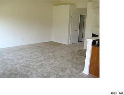 4th image of 203 Oakton Glen Ct