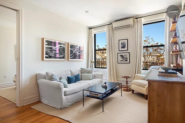Sold by Triplemint | media 1