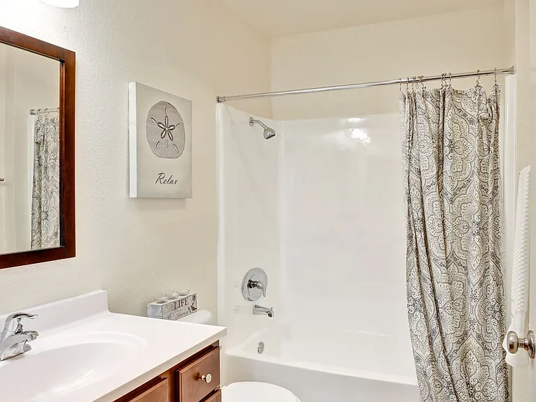 Del Mar Apartment Homes — Photo 11