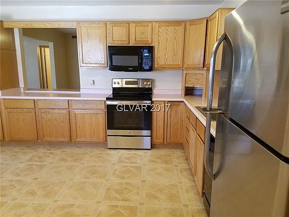 4th image of 5025 Evergreen Ave