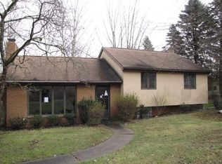 203 Banbury Ln, Natrona Heights, PA 15065