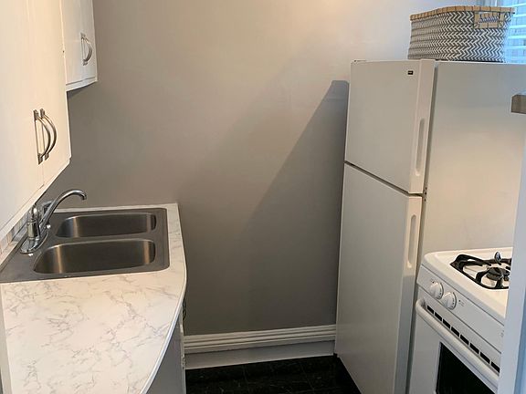 5th image of 238 Lafayette Ave NE APT 2