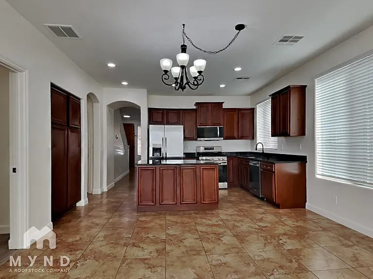 14535 W Port Royale Ln — Photo 4