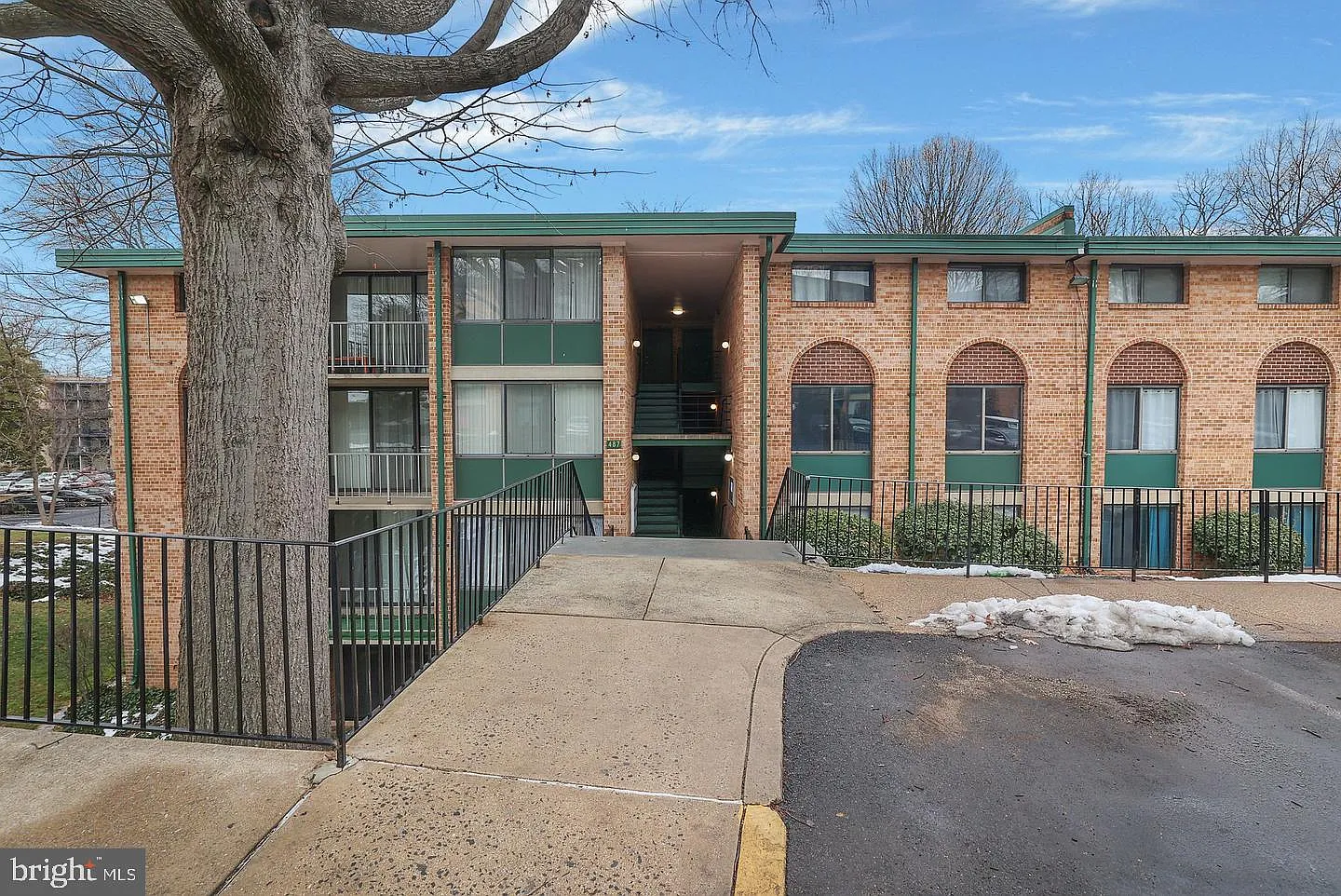 1 bed, 1.0 bath, 818 sqft, $1,900 — Photo 1
