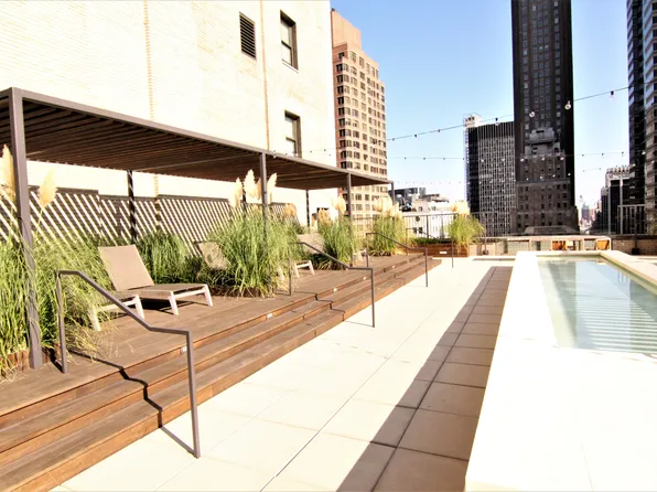 20 Pine Street image 10 of 11