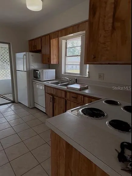 945 Bryan Ct — Photo 5