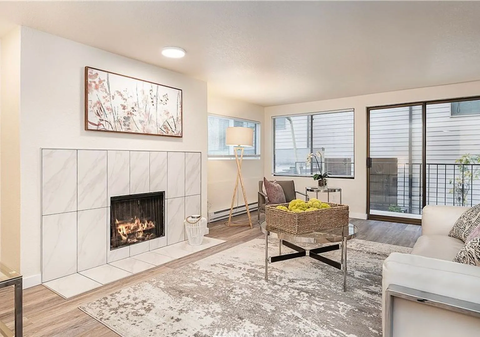 Light Filled Remodeled Condo w/ Secure Parking - Queen Anne — Photo 3