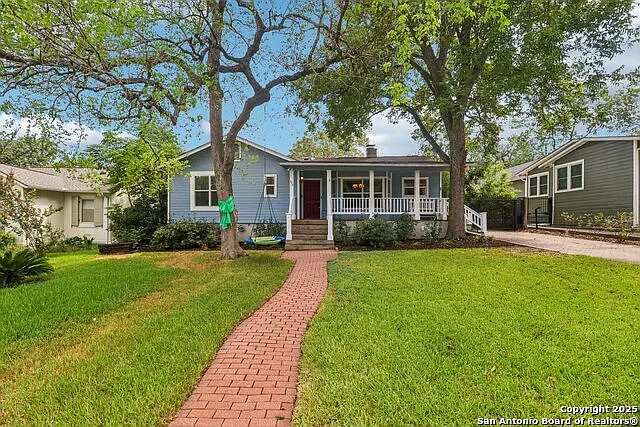 3 bed, 3.5 bath, 2322 sqft, $4,300 — Photo 2