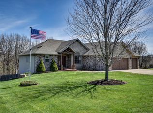 1689 Songbird Cir, Nixa, MO 65714