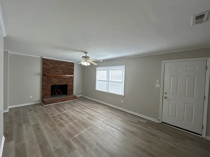7409 Lockmont Dr — Photo 2