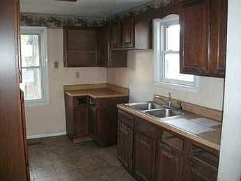 5th image of 76 Zickafoose Ln