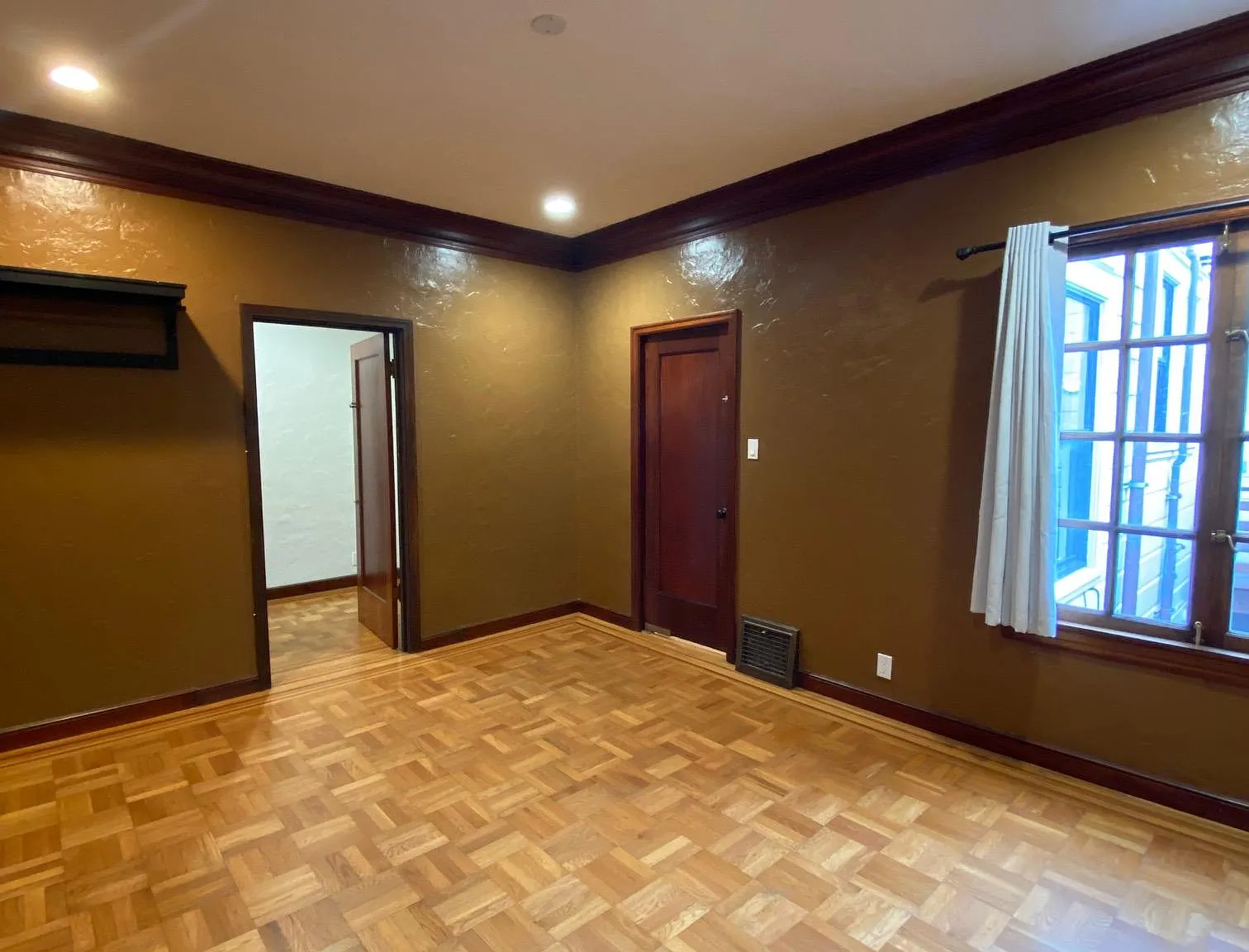2473 Lombard St — Photo 4