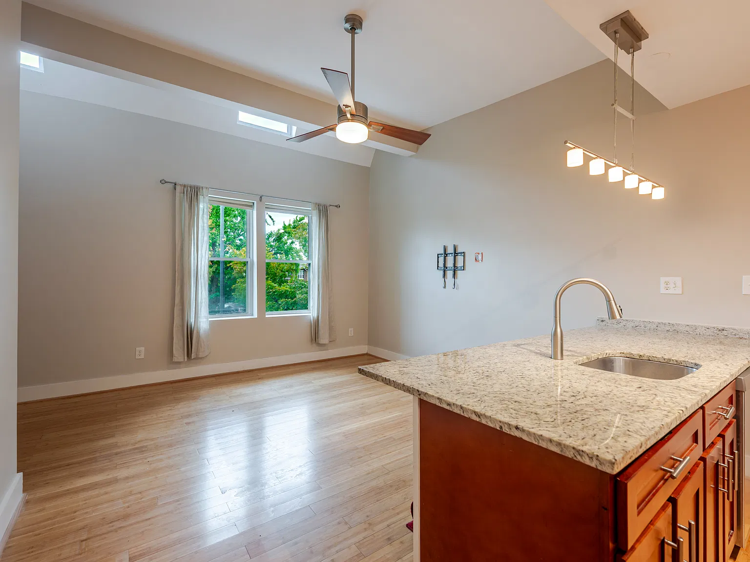 1 bed, 660 sqft, $2,500 — Photo 4
