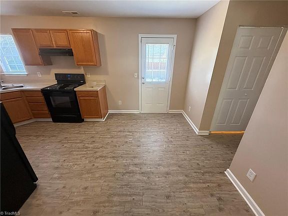 5th image of 3608 Sherbourne Ln