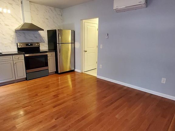 4th image of 1442 Lombard St Floor 2