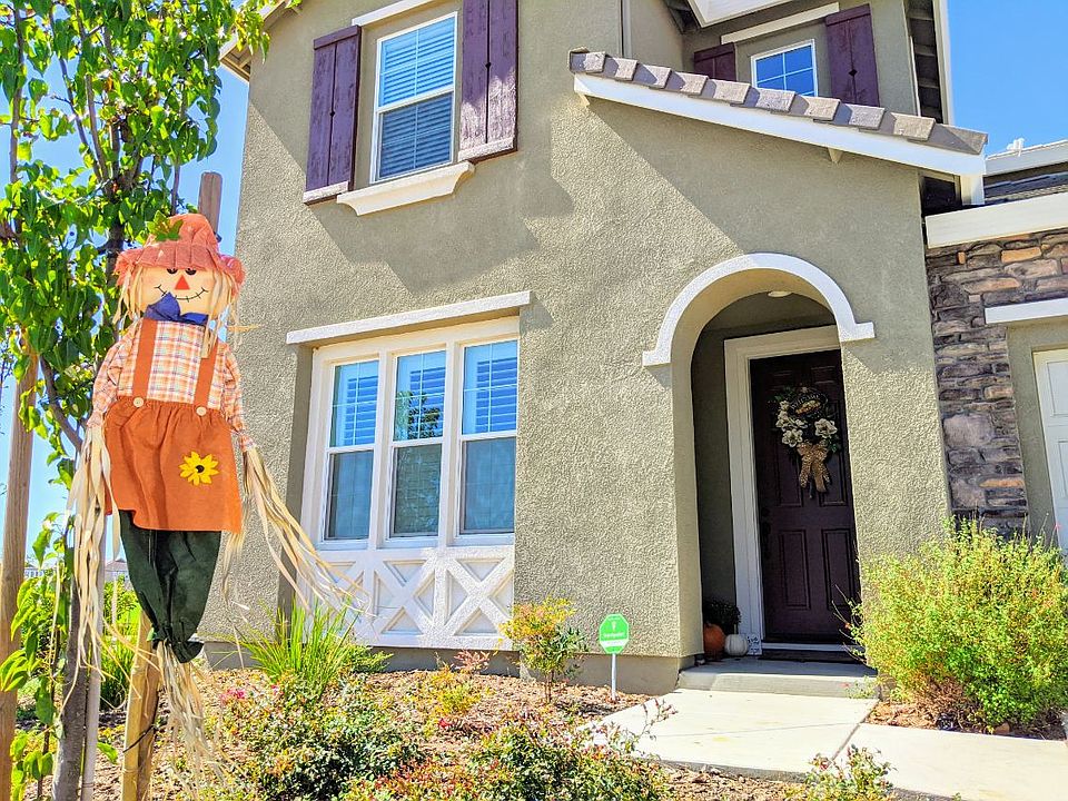 1st image of 554 Petunia Dr