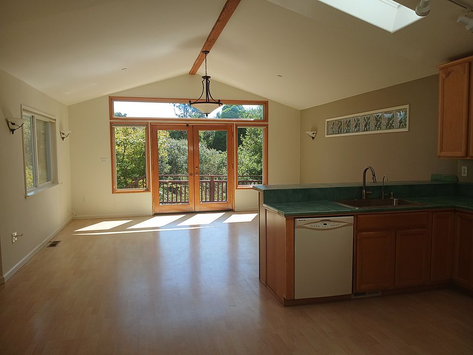 1st image of 400 Owen St