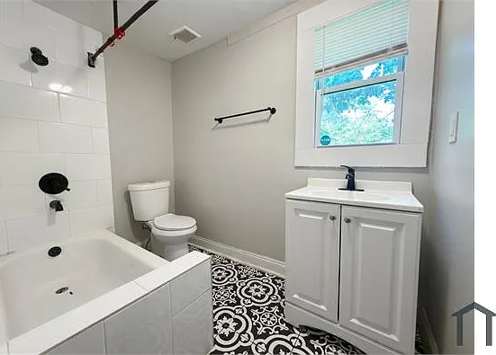 3 bed, 1104 sqft, $1,640 — Photo 4