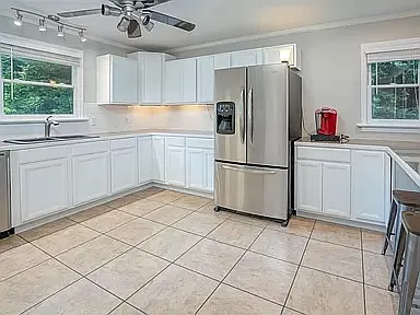 3 bed, 1822 sqft, $2,400 — Photo 4