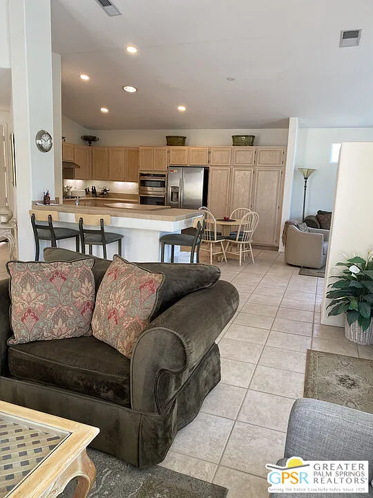 3 bed, 2.5 bath, 1825 sqft, $3,900 — Photo 4