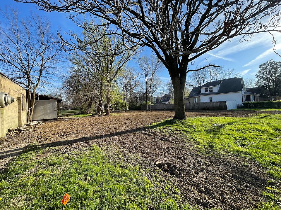 2nd image of 970 W 27th St