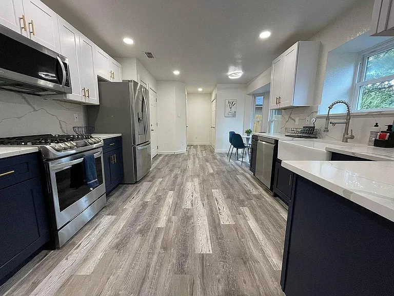 Fully equipped kitchen, including - coffee machine, dishes, cups, utensils, pens, pots, and much more.