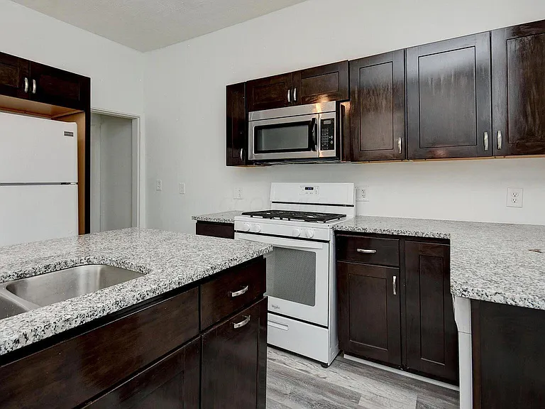 683 S Champion Ave #683 — Photo 9
