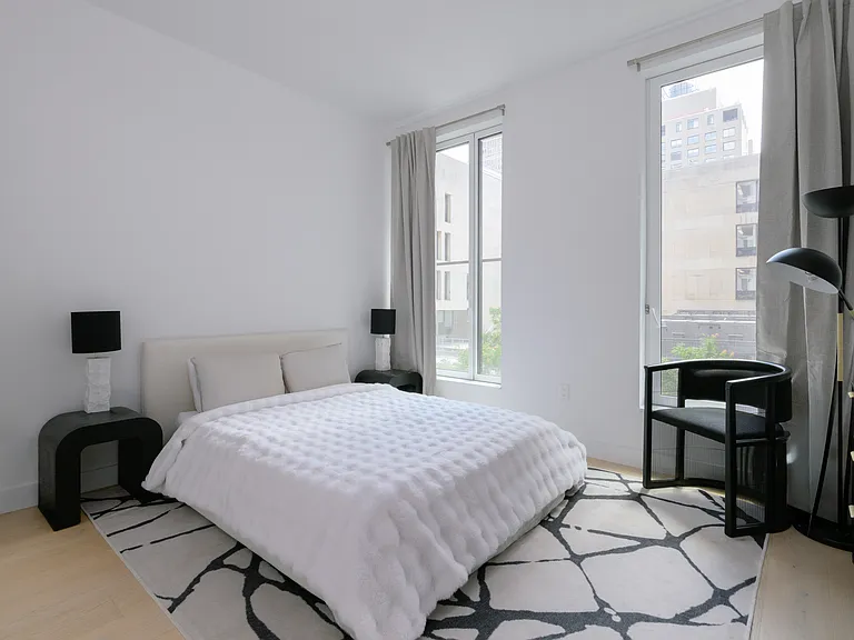 215 W 28th St #4E — Photo 4