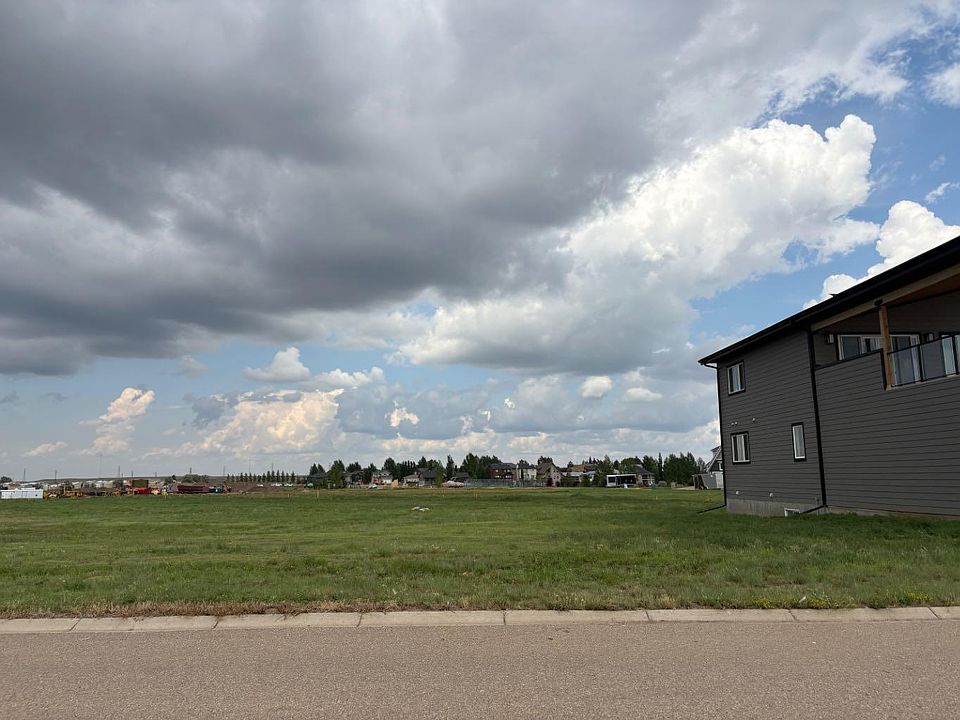 1st image of 33 Kingfisher Estates Dr E