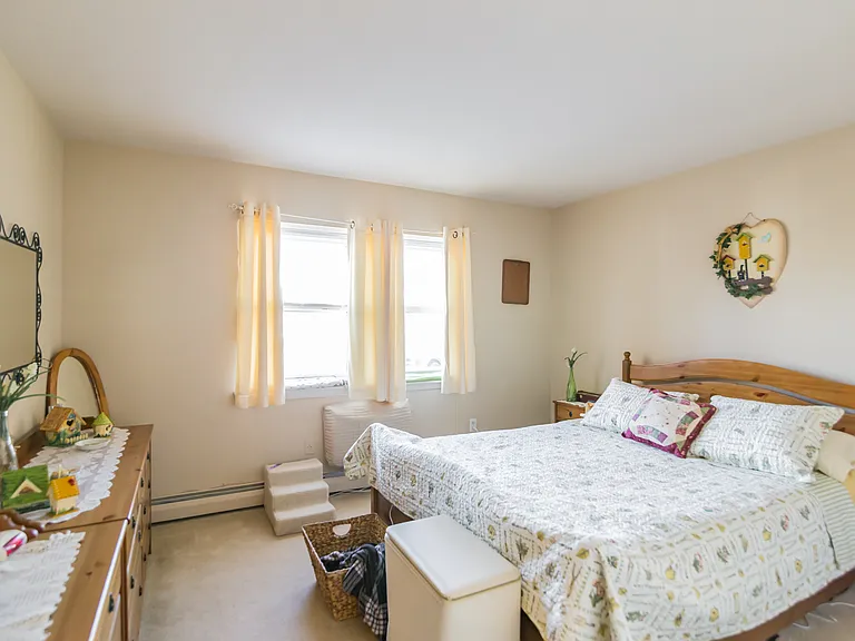 Janwood Apartments — Photo 10