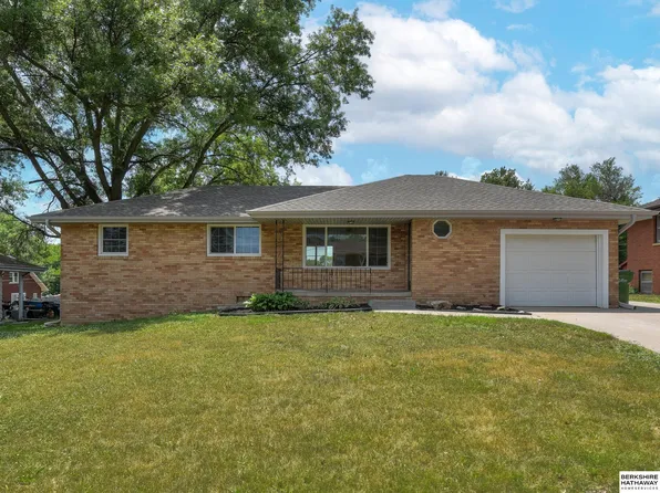 4513 Borman St, Omaha, NE 68157