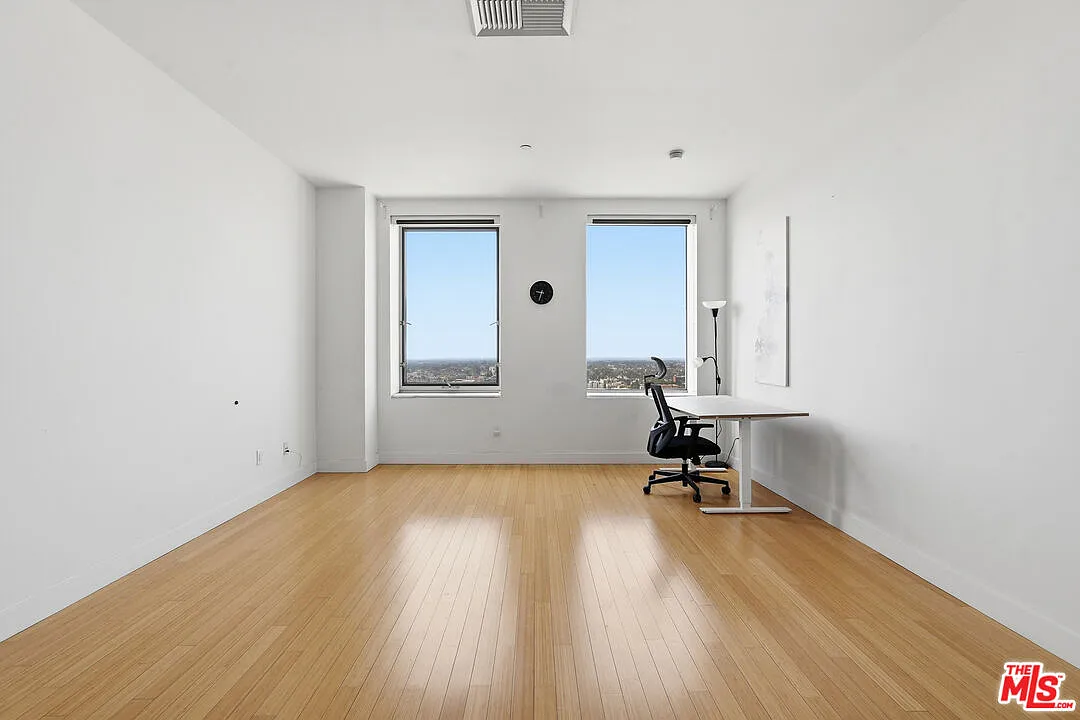 1 bed, 1.0 bath, 710 sqft, $2,400 — Photo 2