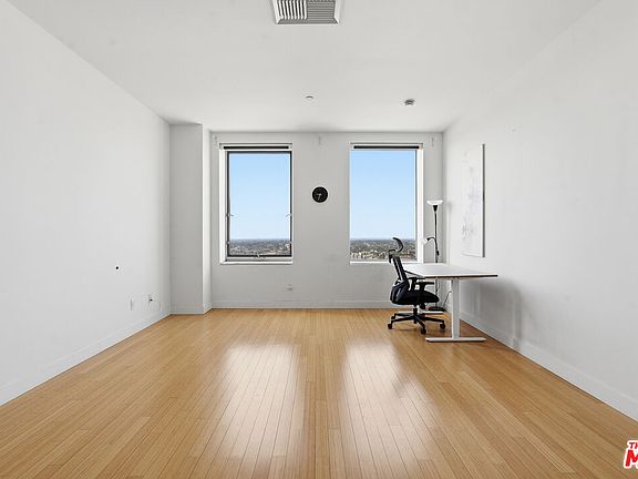 2nd image of 3810 Wilshire Blvd APT 1609