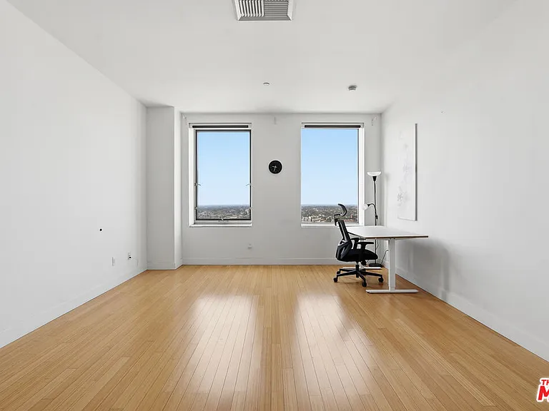3810 Wilshire Blvd #1609 — Photo 2