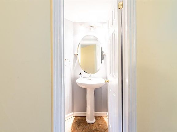 4th image of 76 Cedarville Dr