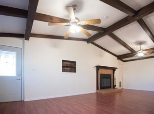 2025 SW Harp Pl, Topeka, KS 66611