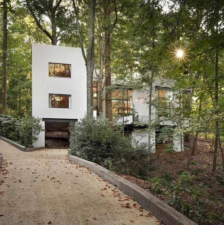 3 bed, 3.5 bath, 3400 sqft, $13,500 — Photo 1