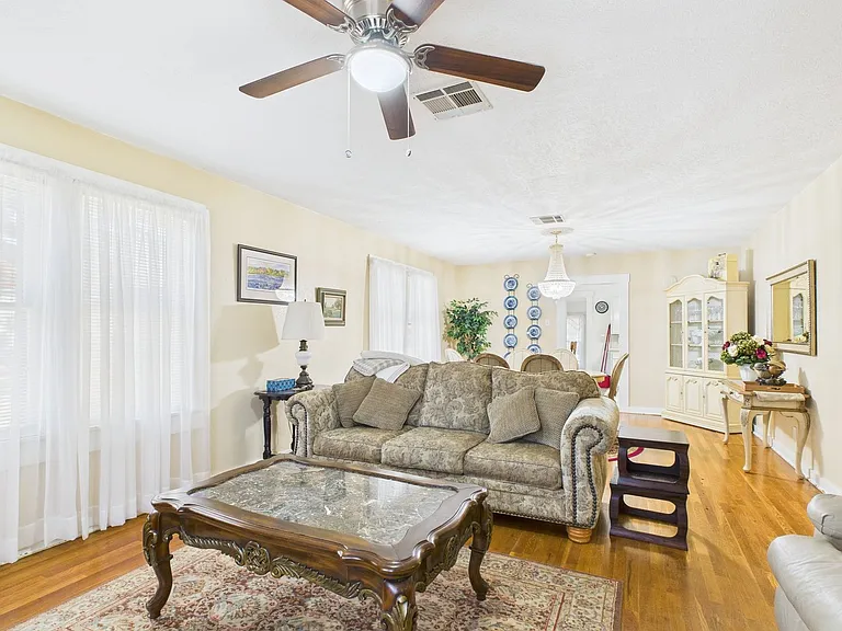 206 N Edison St — Photo 9