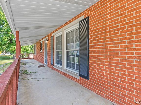3rd image of 242 Massott Rd
