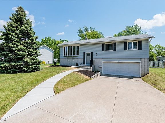 3rd image of 445 Bruce Dr