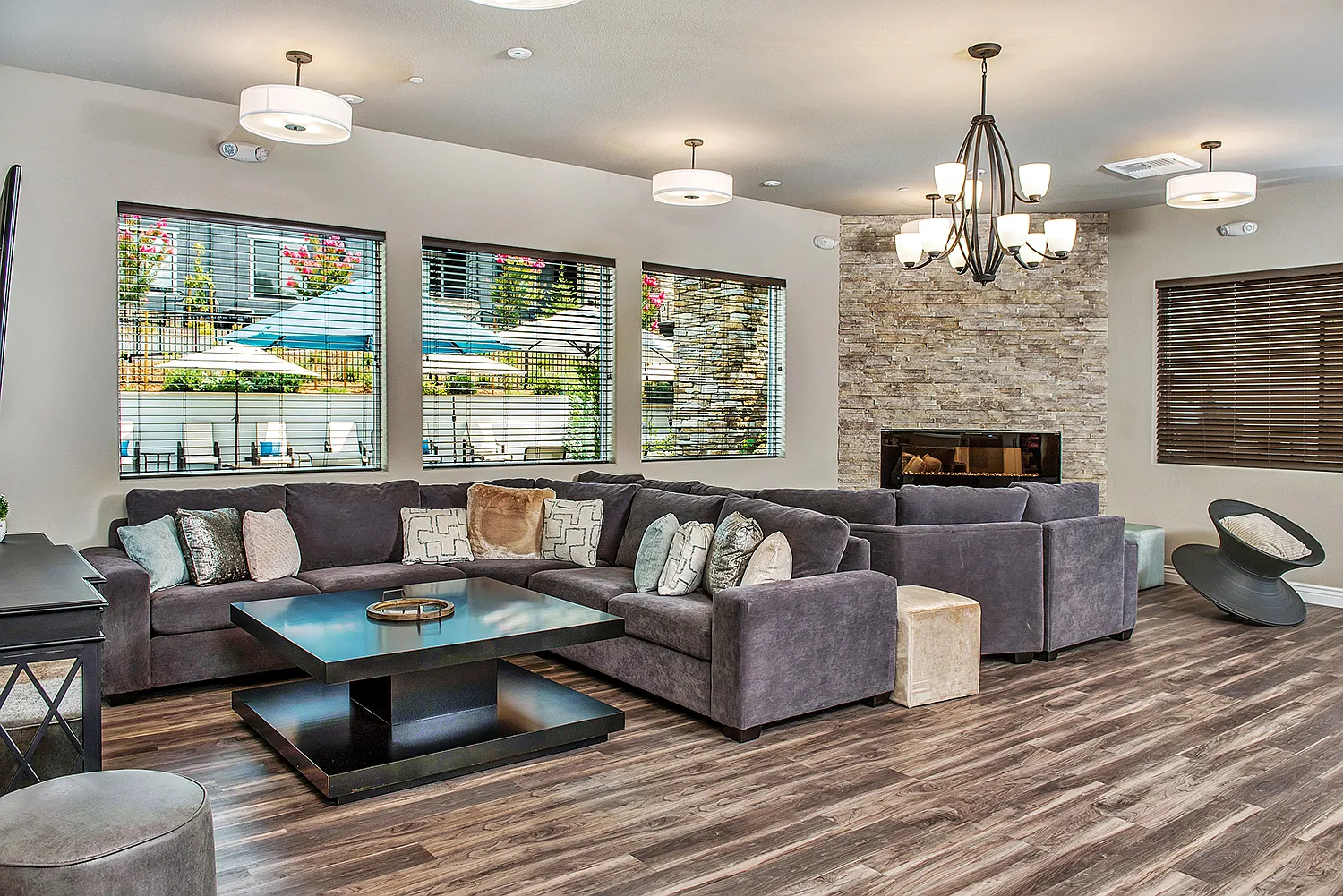 Canyon Oaks Luxury Apartments — Photo 3