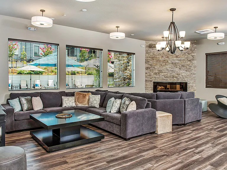 Canyon Oaks Luxury Apartments — Photo 3