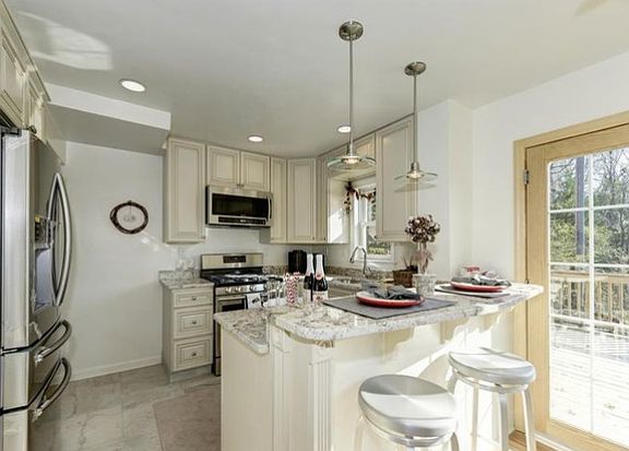 5th image of 5813 Edgehill Dr