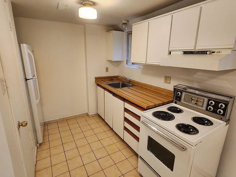 134 Grand Ave #D — Photo 3