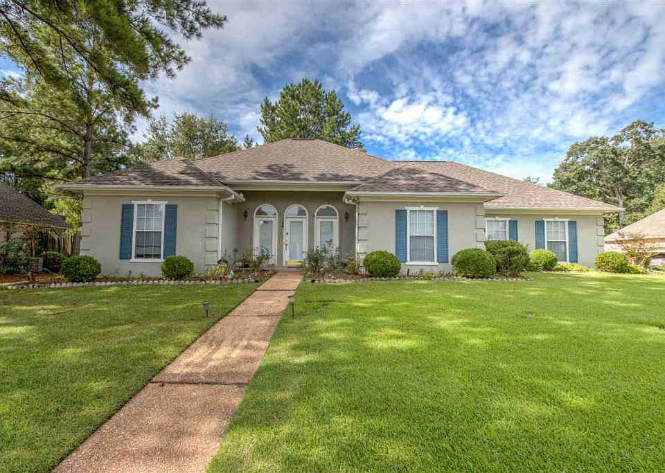 1st image of 124 Woodlands Green Dr