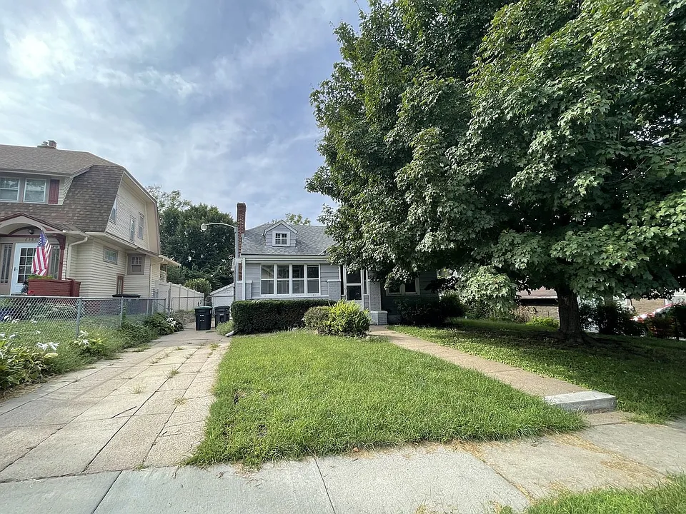 2587 Titus Ave