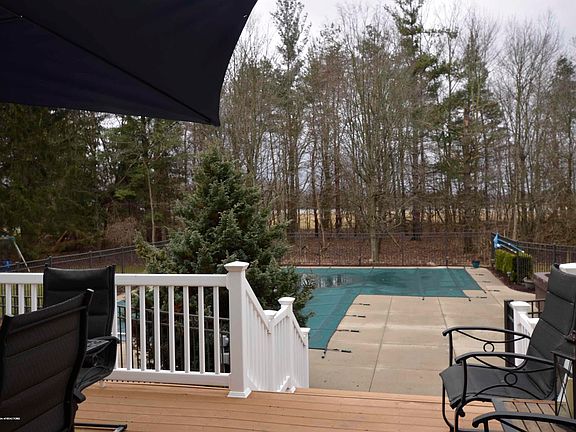 2nd image of 35 Wind N Wood Dr