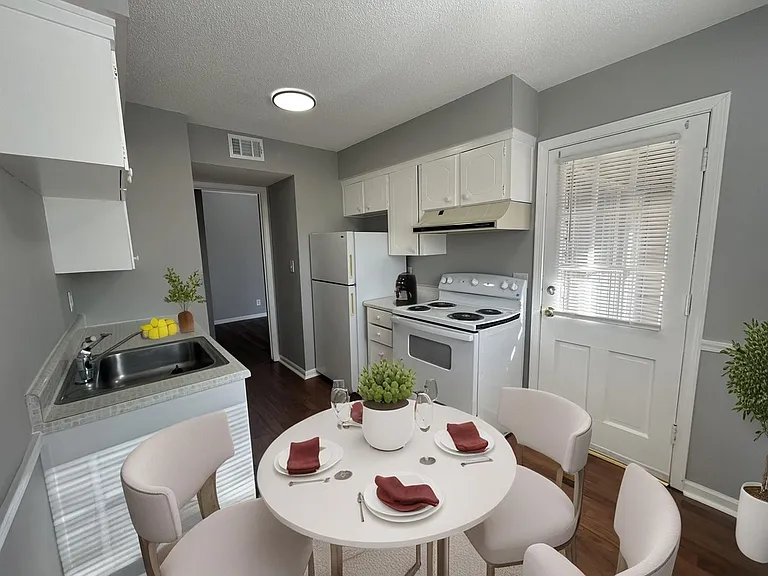 Heatherwood Apartments — Photo 13
