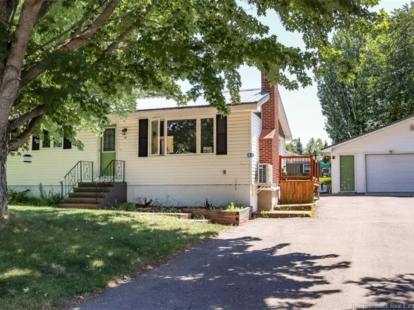84 Villa Dr, Hampton, NB E5N 5G7