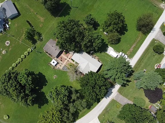 2nd image of 3530 Poplar Dr
